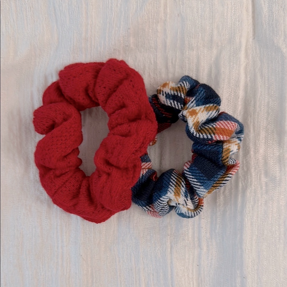 New Red and Plaid Scrunchie Set 🆕